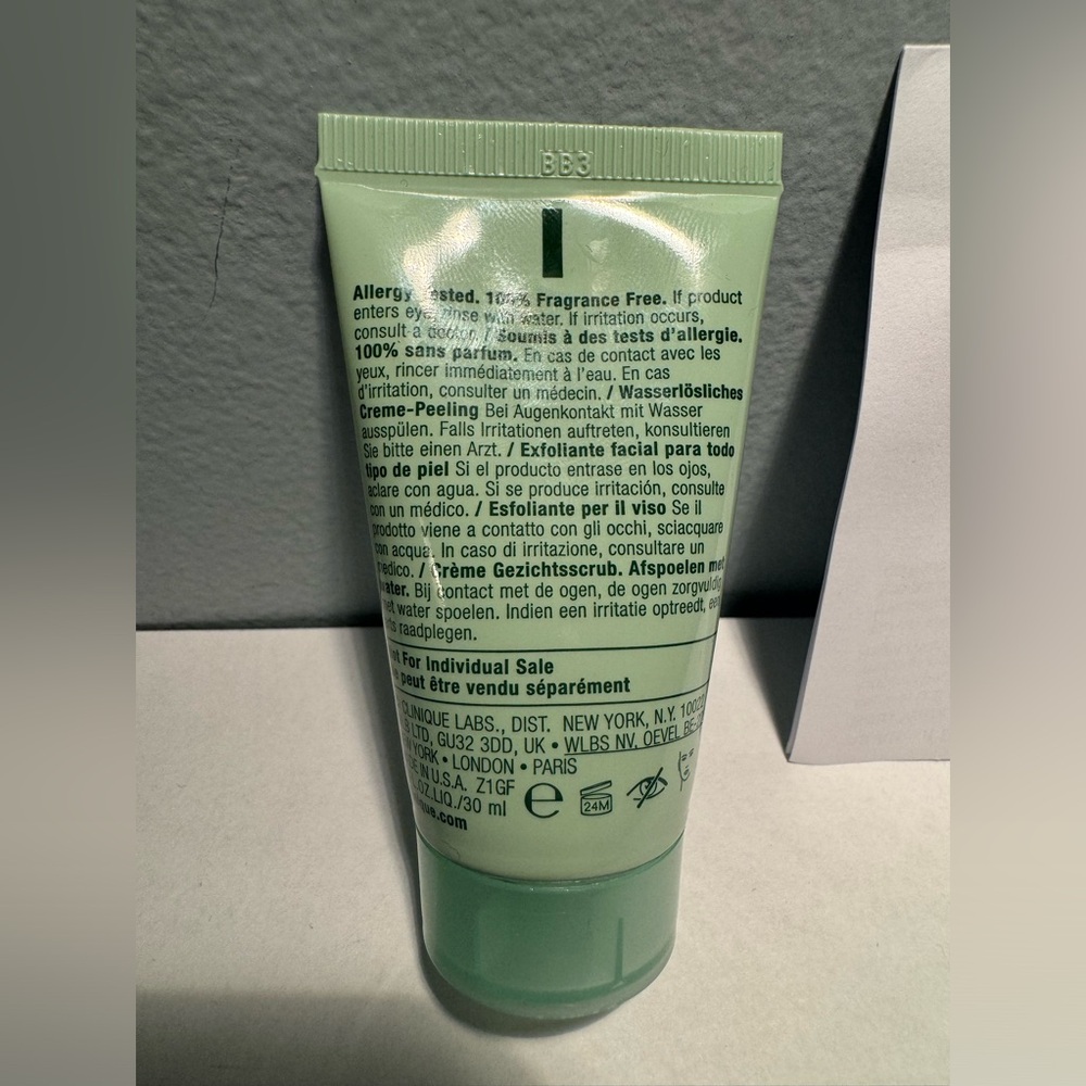 Clinique: Scrub Cream & Clarifying Lotion 2 (NEW - travel sizes) - Picture 4 of 9